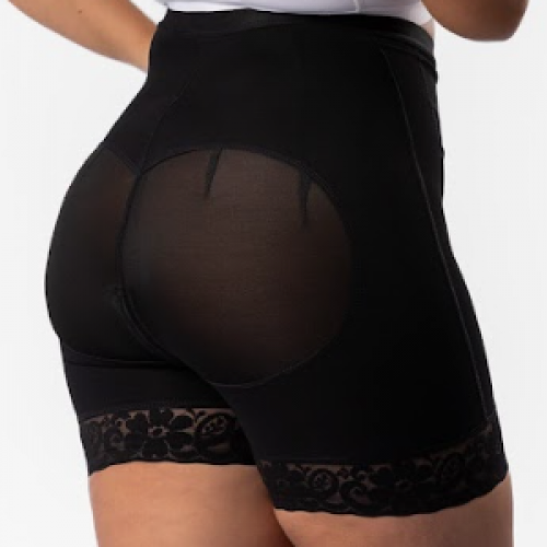 SHORT CON BROCHE TIRO ALTO