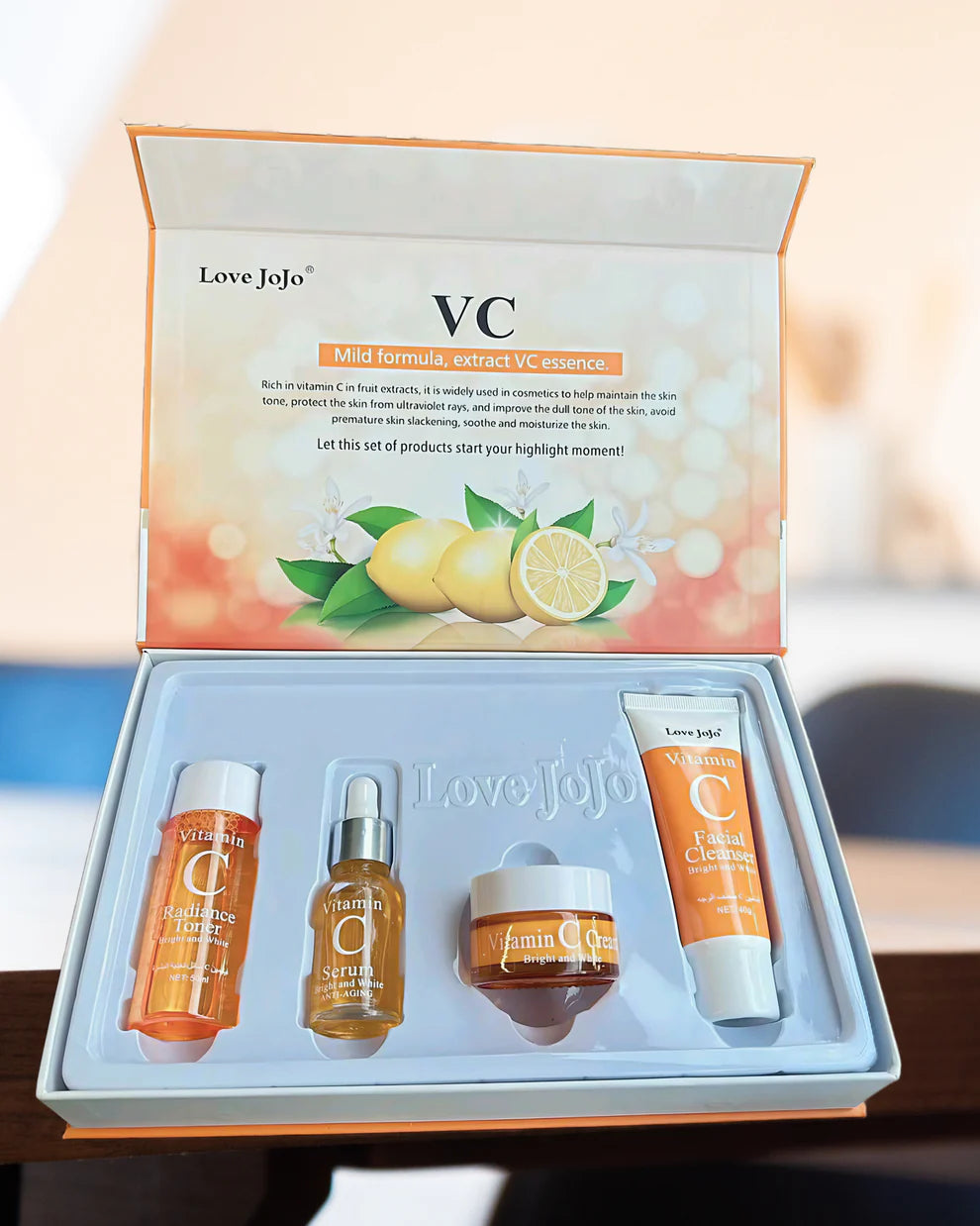 KIT DE INICIO PARA EL CUIDADO FACIAL LIMPIADOR FACIAL, TÓNICO RADIANTE, SUERO Y CREMA, TODOS ENRIQUECIDOS CON VITAMINA C