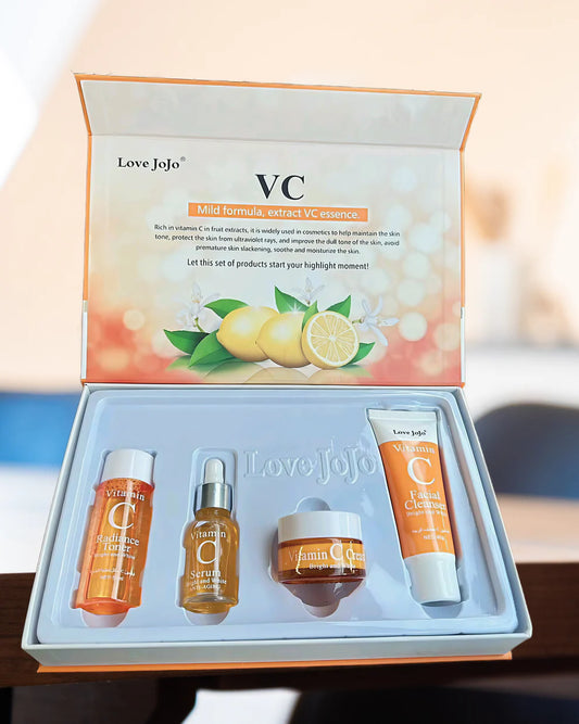 KIT DE INICIO PARA EL CUIDADO FACIAL LIMPIADOR FACIAL, TÓNICO RADIANTE, SUERO Y CREMA, TODOS ENRIQUECIDOS CON VITAMINA C