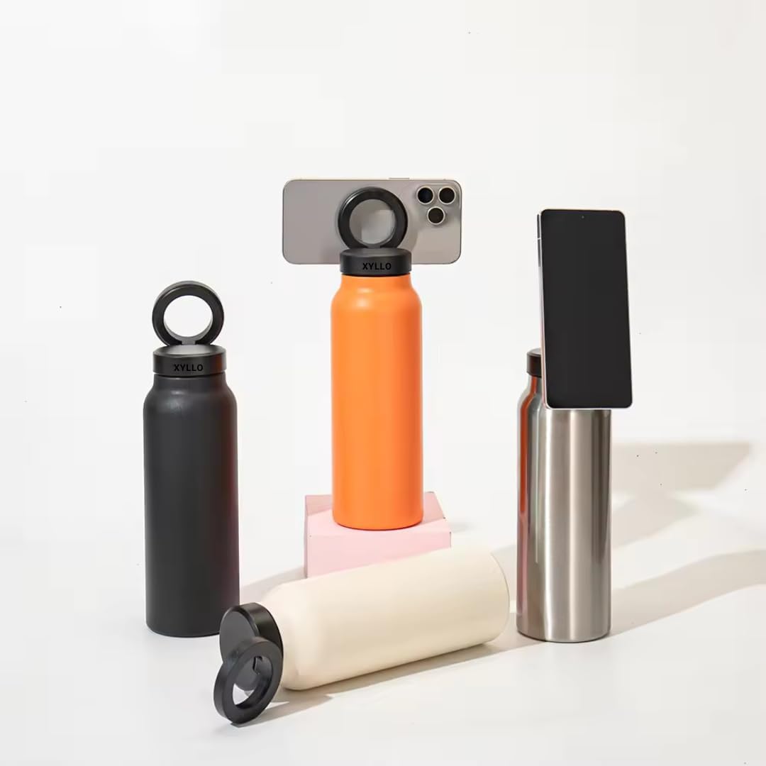 BOTELLA DE AGUA AISLADA CON SOPORTE PARA TELÉFONO