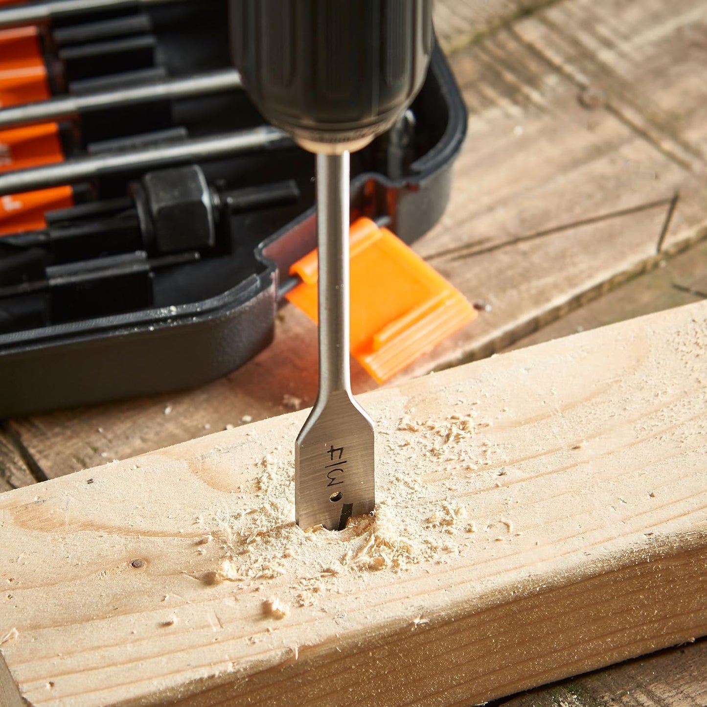 SET DE TALADRO RECARGBLE CON HERRAMIENTAS